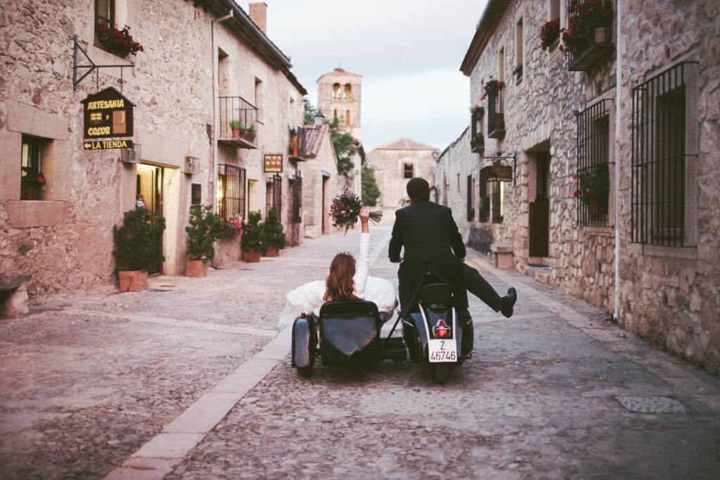 boda en un pueblo rural. Foto de Momenta Bodas 2022.