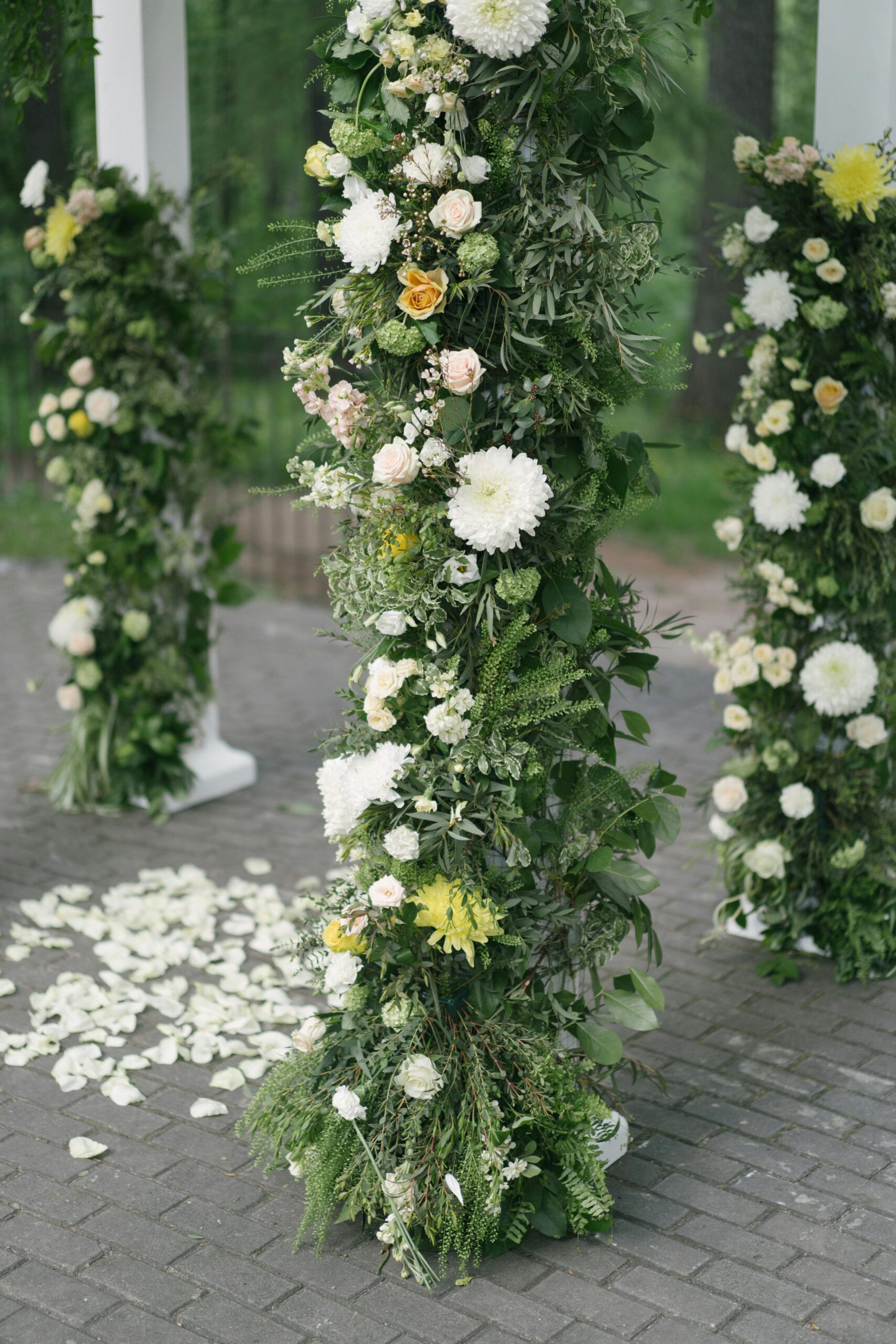 arco floral boda, decoracion boda, flores para boda, como decorar una boda, boda al aire libre, telas para boda