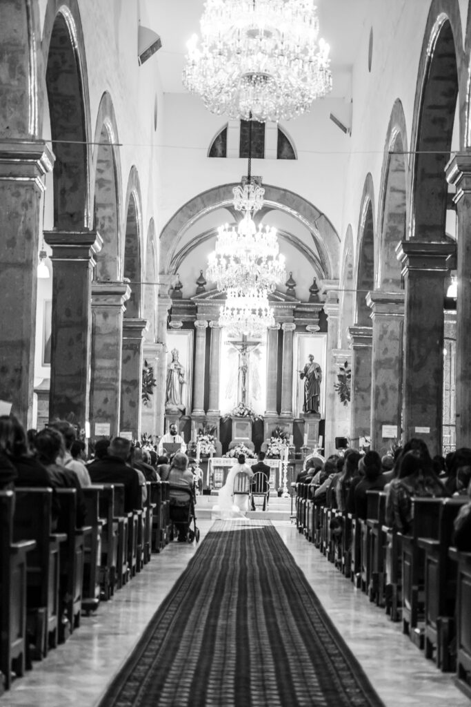 bienvenida a la novia en boda por la iglesia