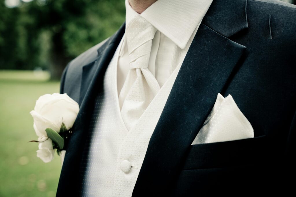 corbata blanca novio traje de novio boda 