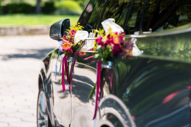 decoracion letrero coche, decoracion letrero boda, letrero coche just married, decoracion boda, coche nupcial, decoracion flores, flores 