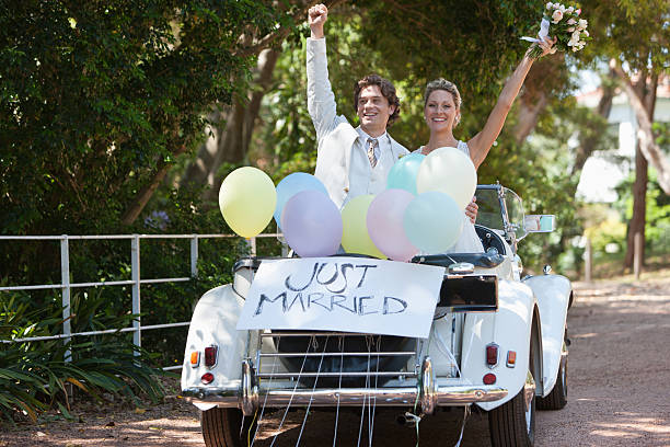 decoracion letrero coche, decoracion letrero boda, letrero coche just married, decoracion boda, coche nupcial, decoracion flores, flores 