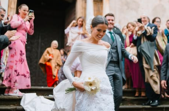 boda teresa furquet, boda barata, boda en badajoz, vestido hecho a mano, vestido caprile boda, vestido boda distintio, vestido boda diferente